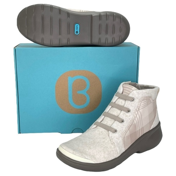 Bzees Womens Ankle Boots 7M Kick Back Taupe Cushioned Insole Arch Support - Picture 15 of 15